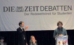 Debattierclub Greifswald gewinnt Debatte in Stuttgart