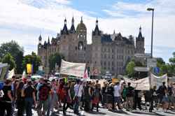 Bereits 2010 organisierte der AStA eine Demonstration in Schwerin für den Erhalt des Lehramts. Damals folgten 500 Menschen dem Aufruf.