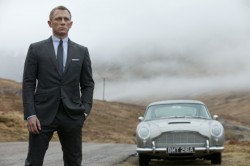 Bond mit seinem Aston Martin DB5