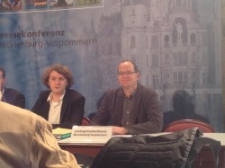 Erik von Malottki (links) bei der Pressekonferenz.