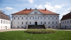 Das Schloss Hohenzieritz: hier starb Königin Louise, der eine Ausstellung gewidmet wurde.