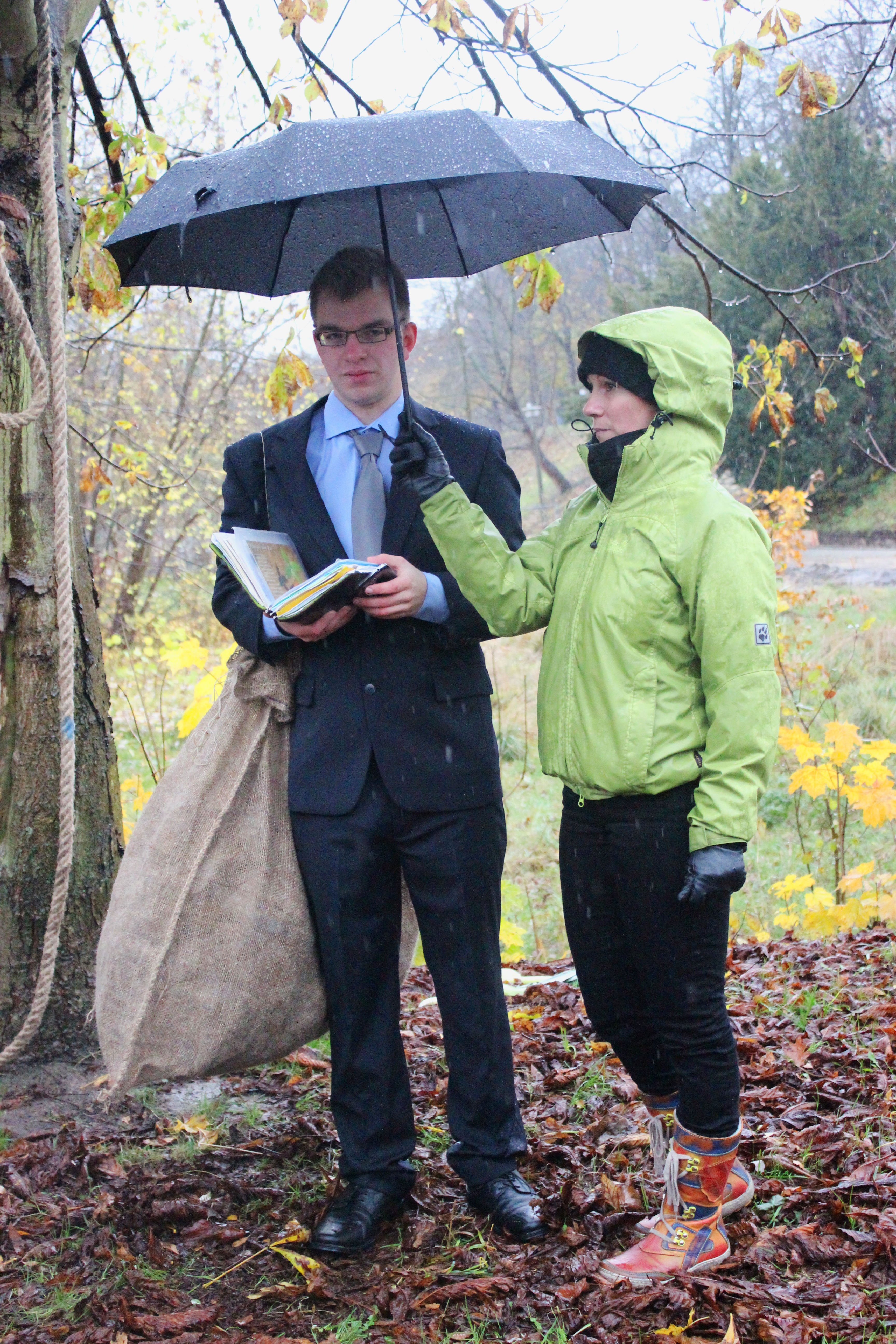Sellering lässt Studenten im Regen stehen (symbolisch)