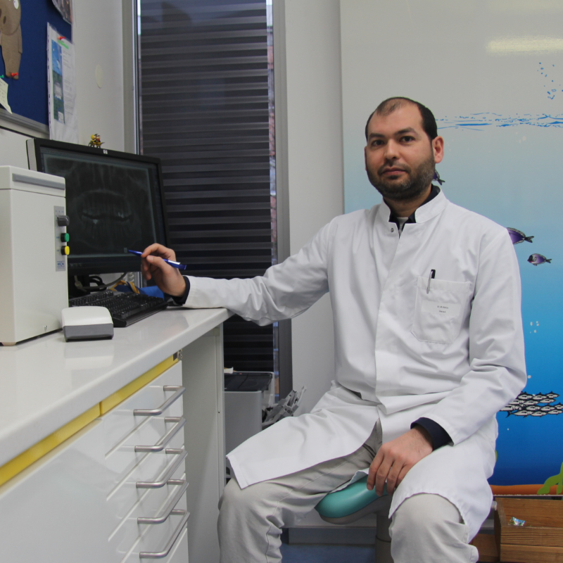 „Ich helfe lieber, als vor dem Fernseher zu sitzen“ – Mohammad Alkilzy will mit Zahnarztmobil nach Syrien
