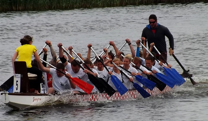 „Boddenluder“ gewinnen das 15. Drachenboot-Fest