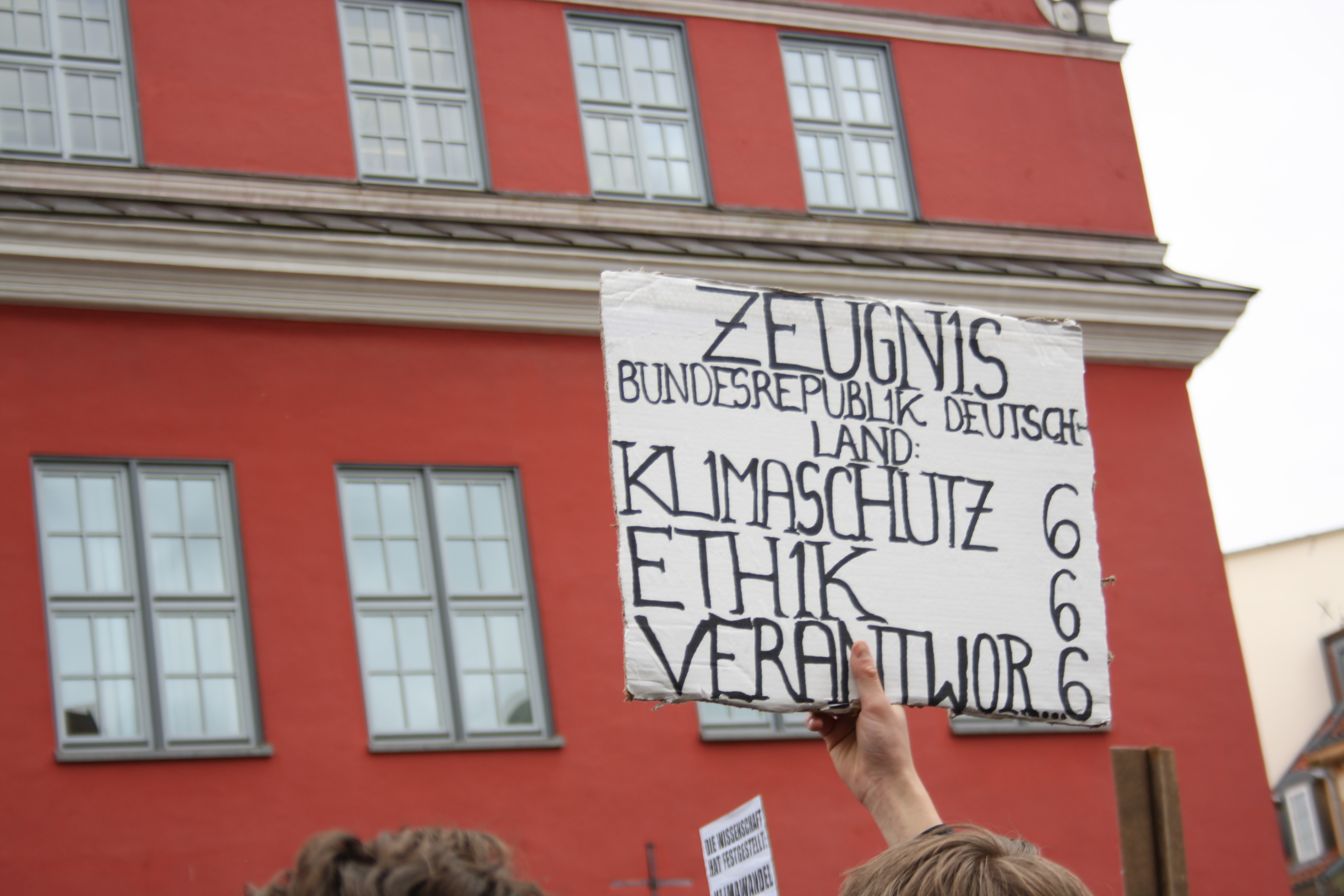 Fridays for Future – Greifswalder demonstrieren gemeinsam mit über 1.500 Gemeinden weltweit für die Klimarettung