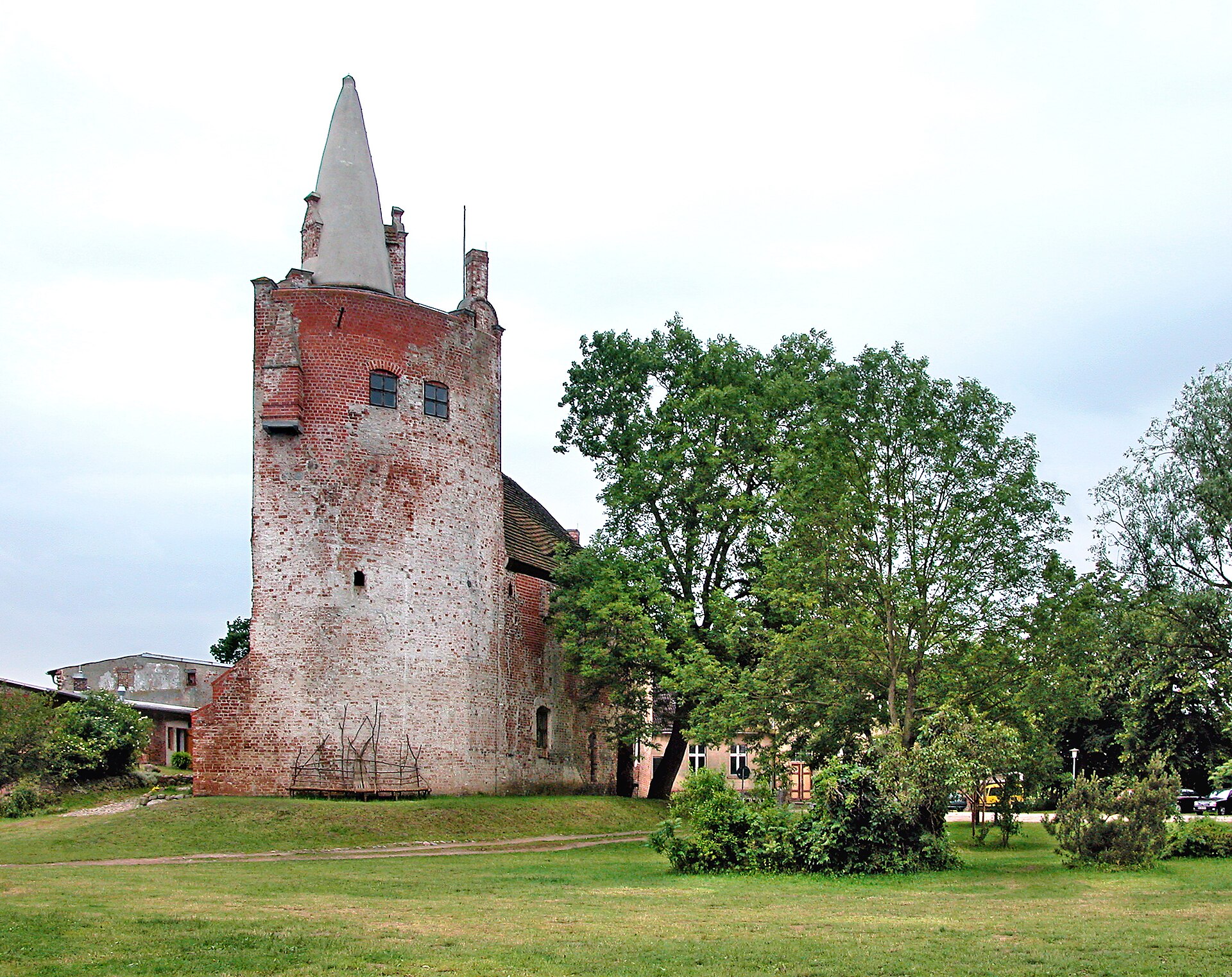 20040624320DR_Klempenow_(Breest)_Burg